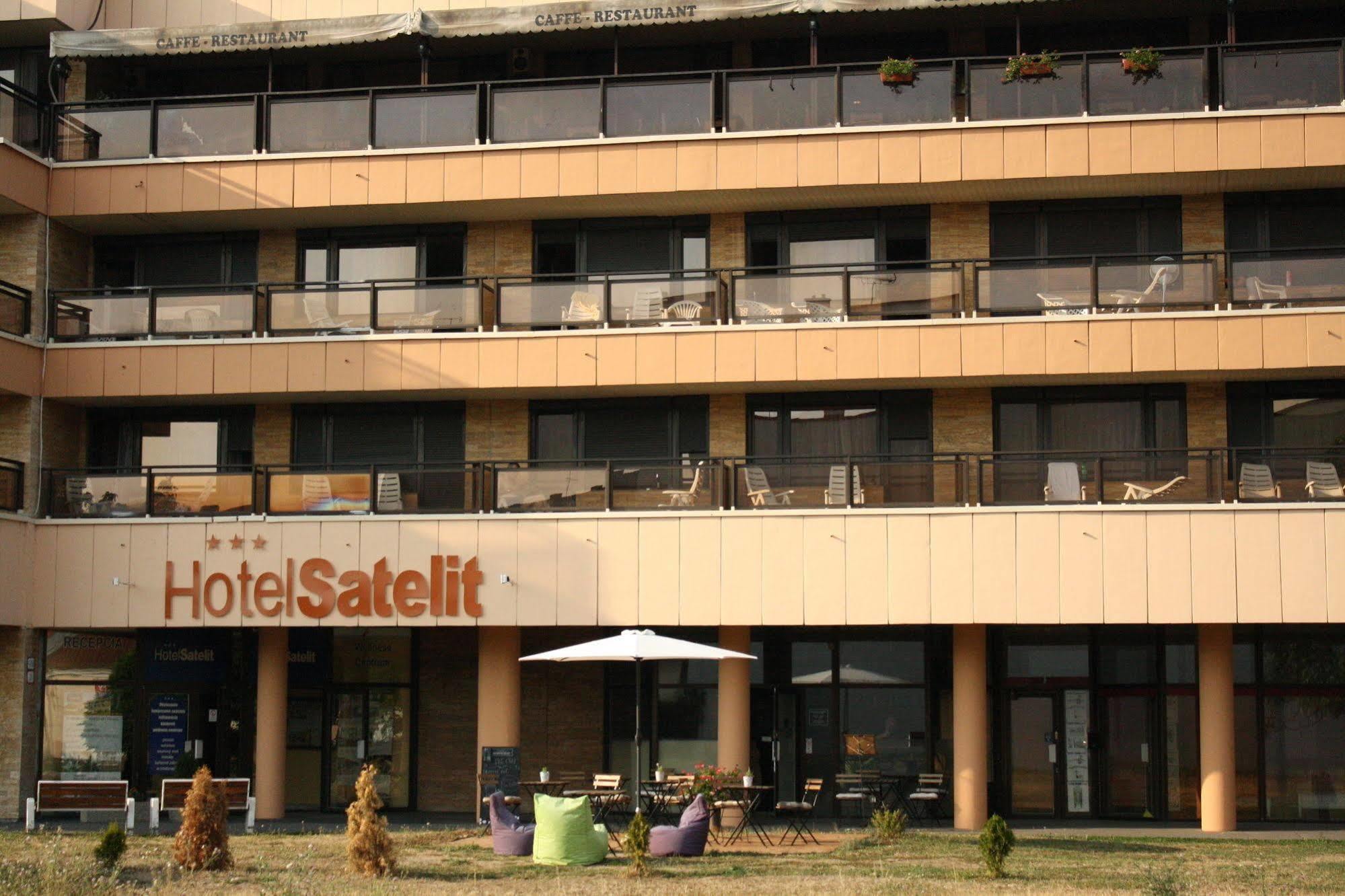 Hotel Satelit Piest'any Buitenkant foto