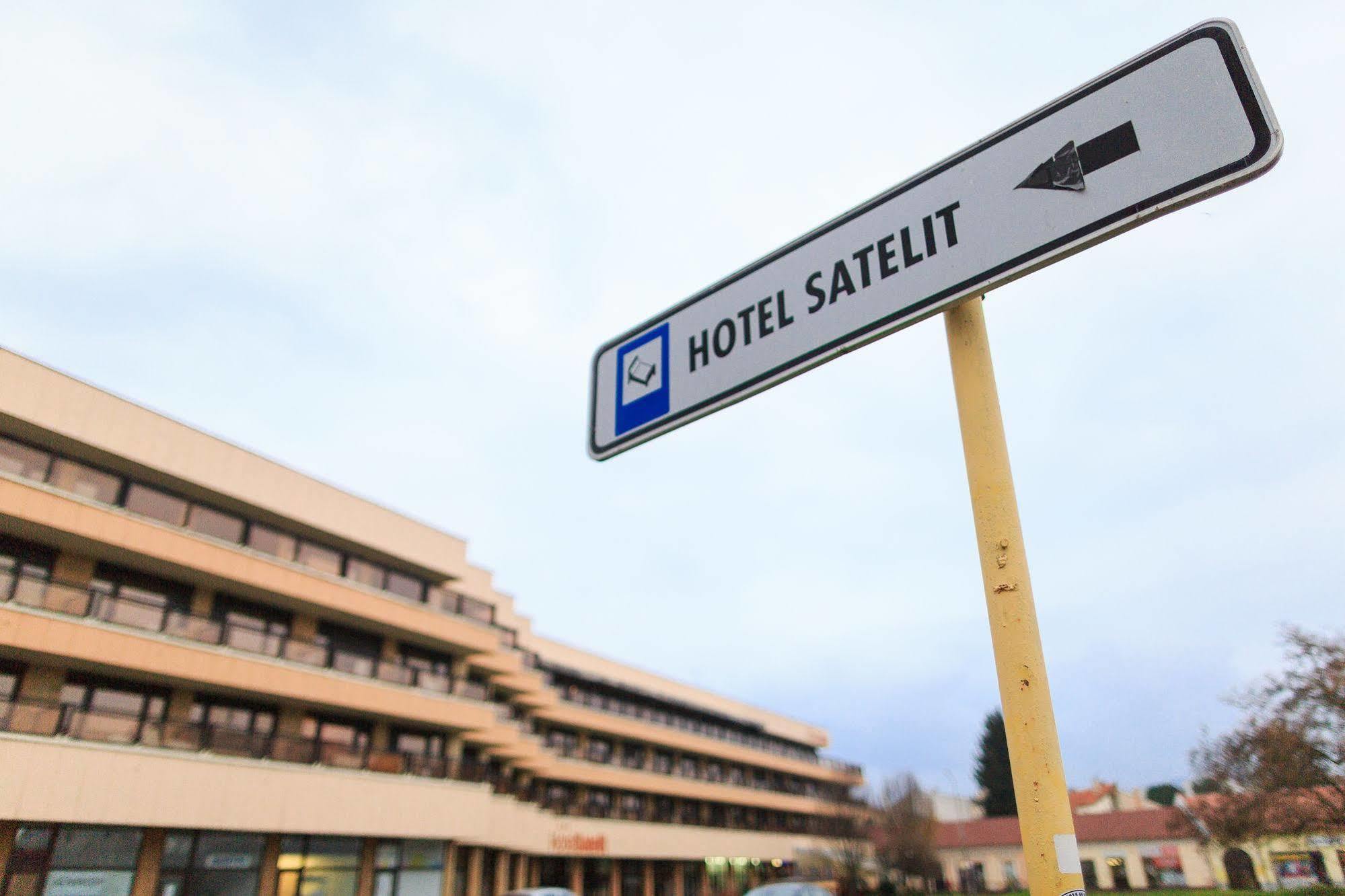 Hotel Satelit Piest'any Buitenkant foto